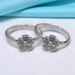 Load image into Gallery viewer, 925 Sterling Silver Oxidised Flower Design Toe Rings for Women - Taraash