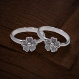 925 Sterling Silver Oxidised Flower Design Toe Rings for Women - Taraash