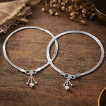 Load image into Gallery viewer, Taraash Single Line Designer Ending with Heart Charm 925 Silver Anklet For Women AN0550S