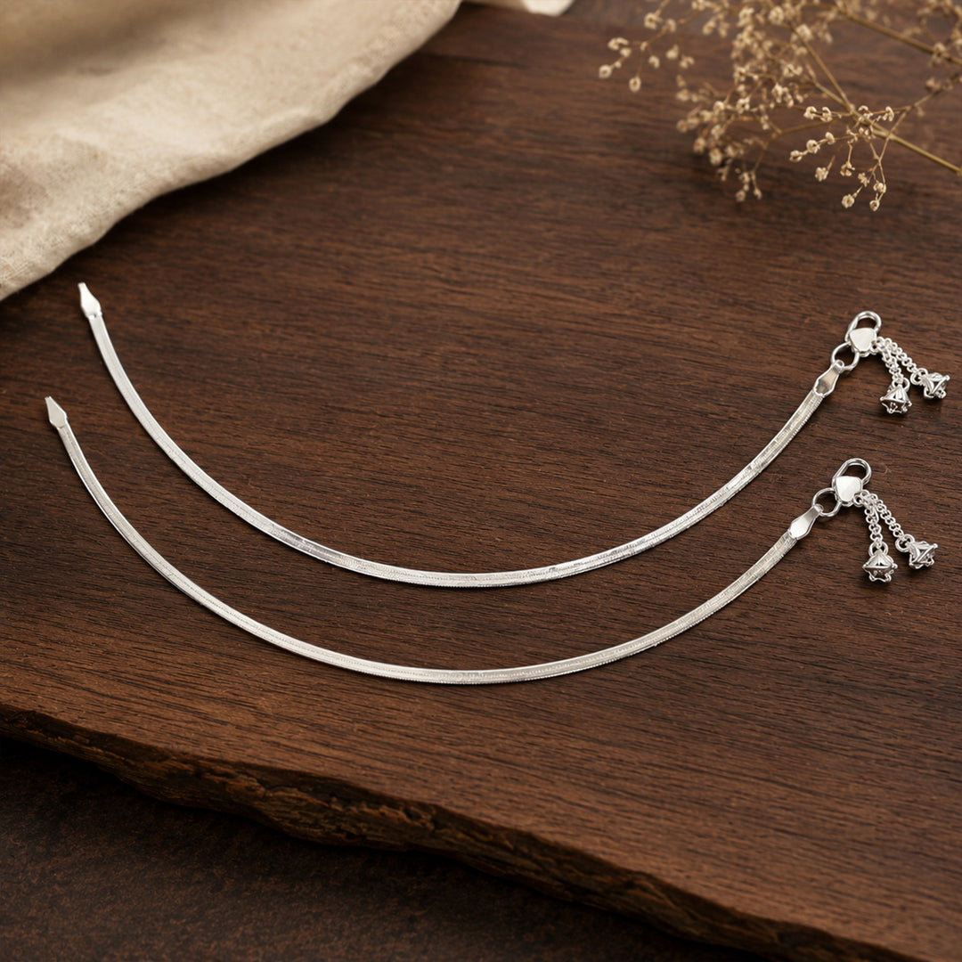Taraash Single Line Plain Ending with Charm 925 Sterling Silver Anklet For Women AN0563S