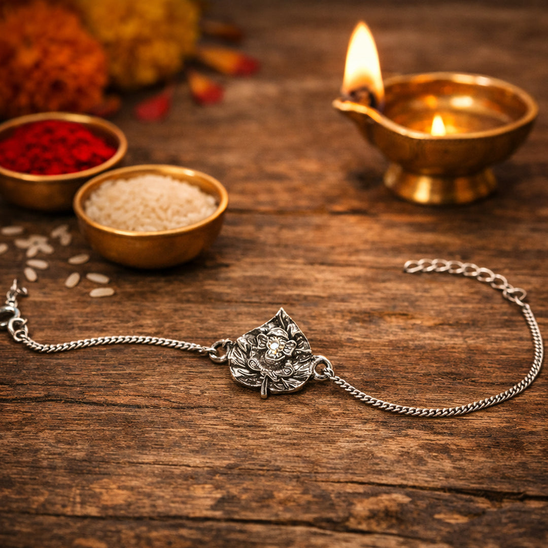 925 Sterling Silver Ganesha in Leaf Antique Finish Rakhi Bracelet for Brother