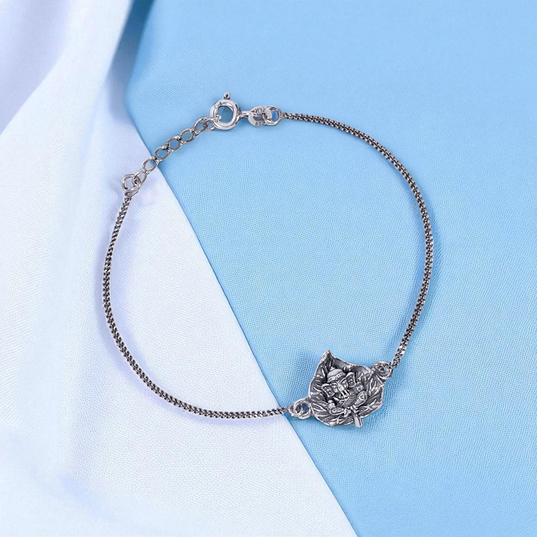 925 Sterling Silver Ganesha in Leaf Antique Finish Rakhi Bracelet for Brother