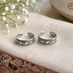 Load image into Gallery viewer, Taraash 925 Sterling Silver Antique Square Shape Toe Ring For Women LR1147A