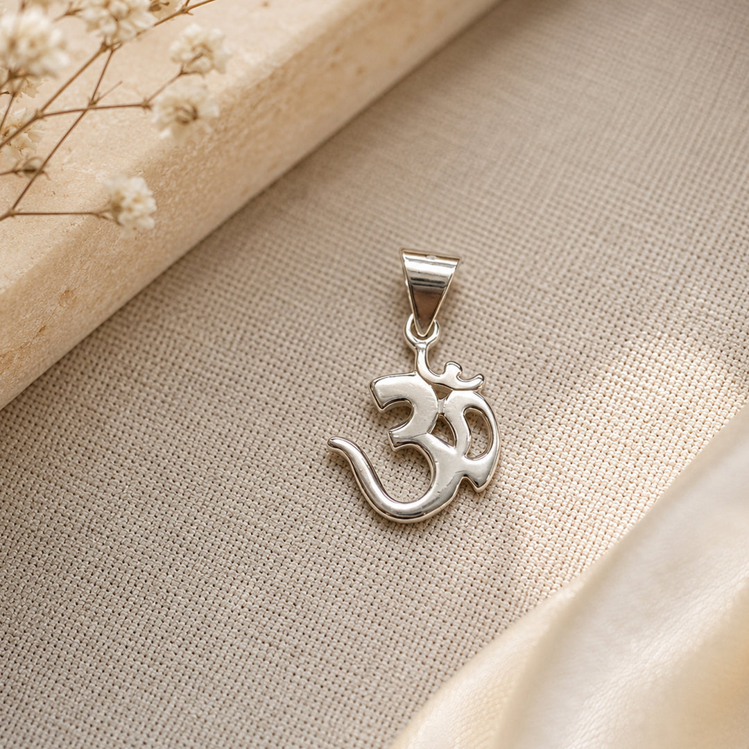 Taraash 925 Sterling Silver Religious Om Pendant Best Gift For Men/Women-PD0243S
