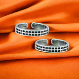 taraash toe ring in silver