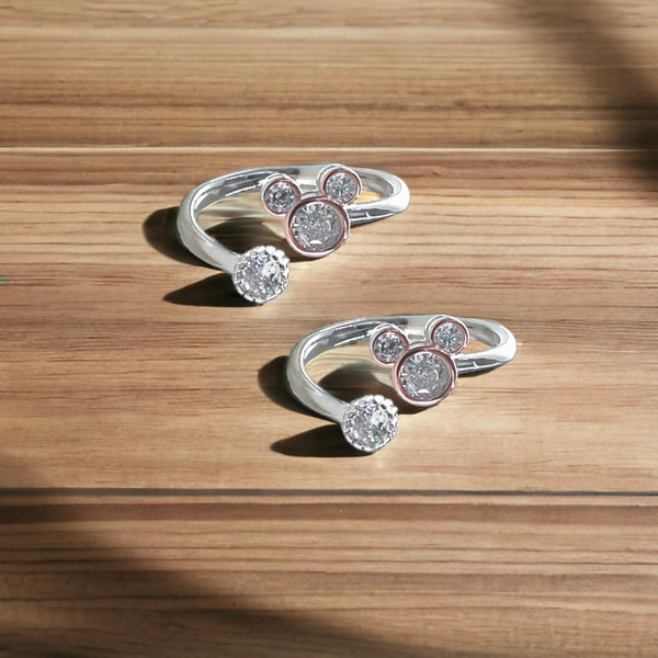 Taraash toe ring in silver
