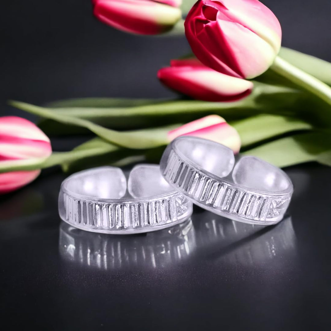 Taraash toe ring in silver