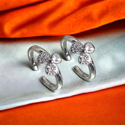 Taraash toe ring in silver