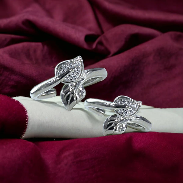 Taraash toe ring in silver