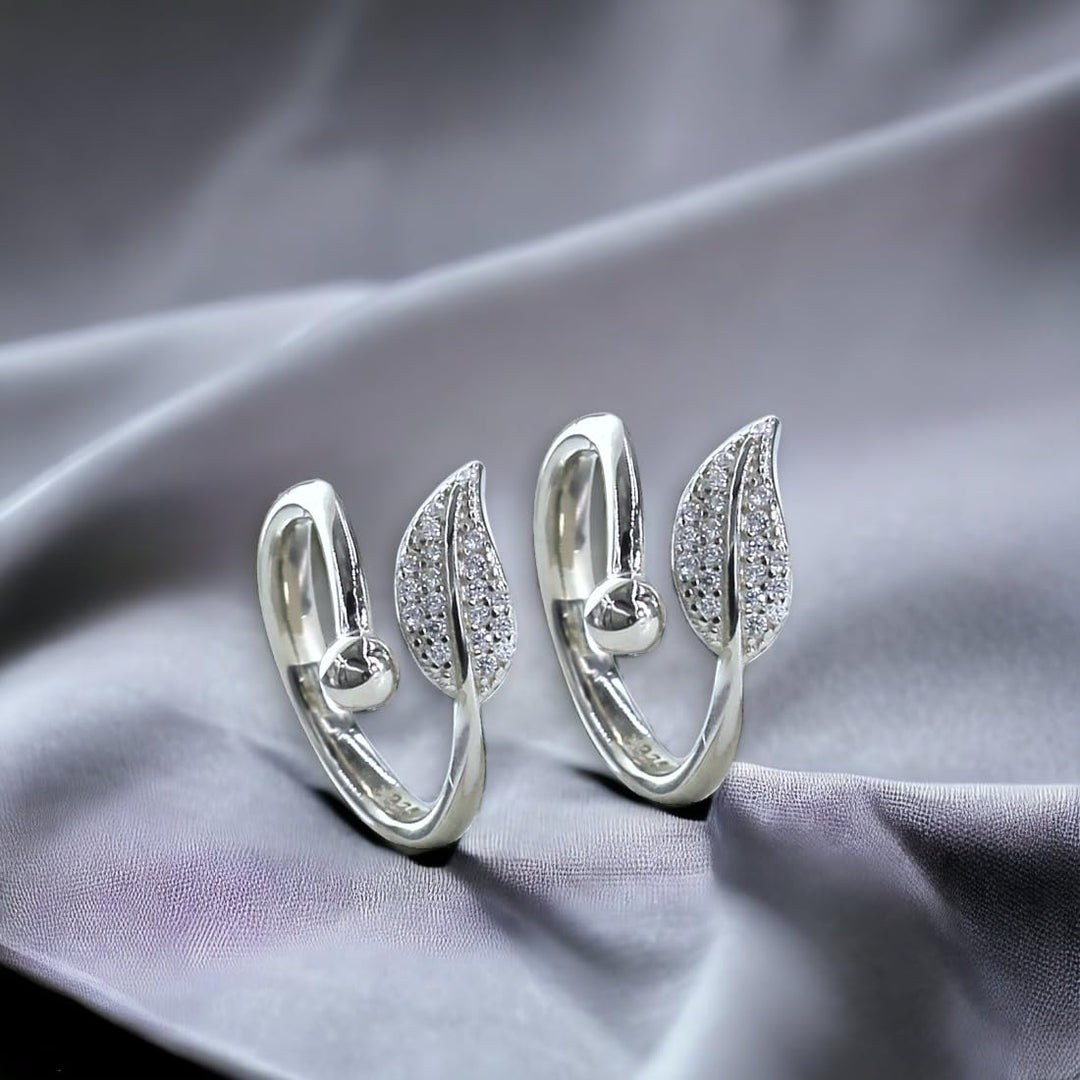 Taraash toe ring in silver