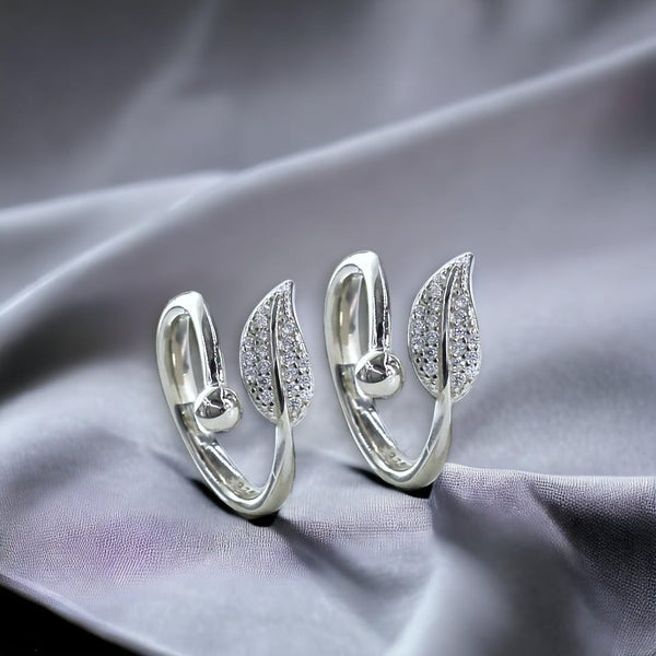 Taraash toe ring in silver