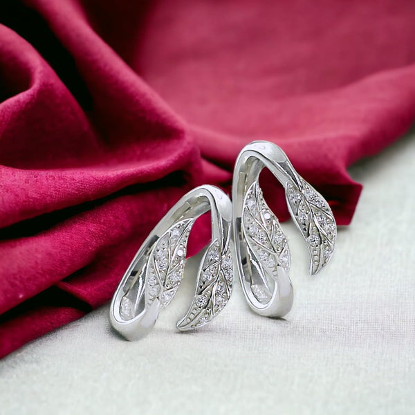 Taraash toe ring in silver