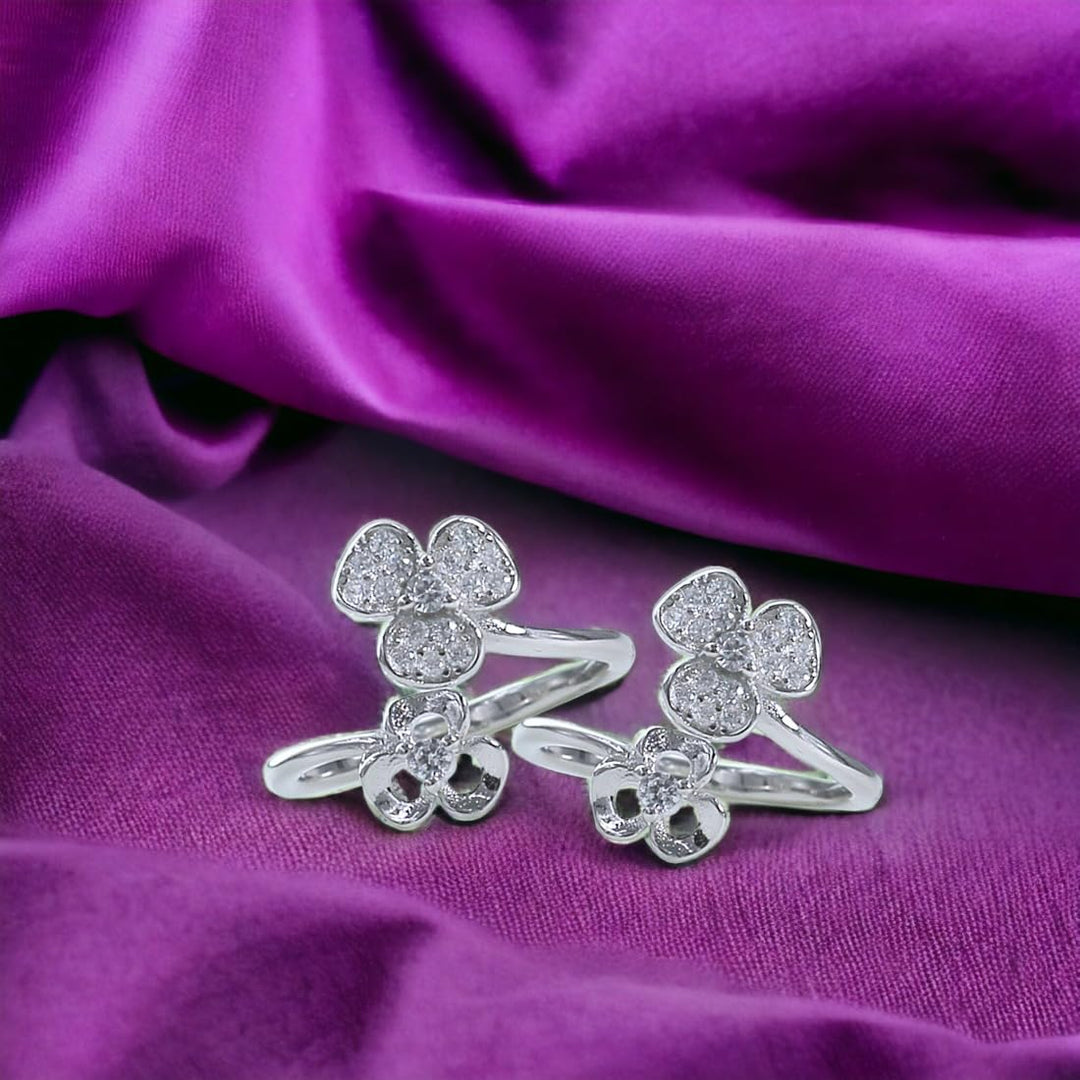 Taraash toe ring in silver