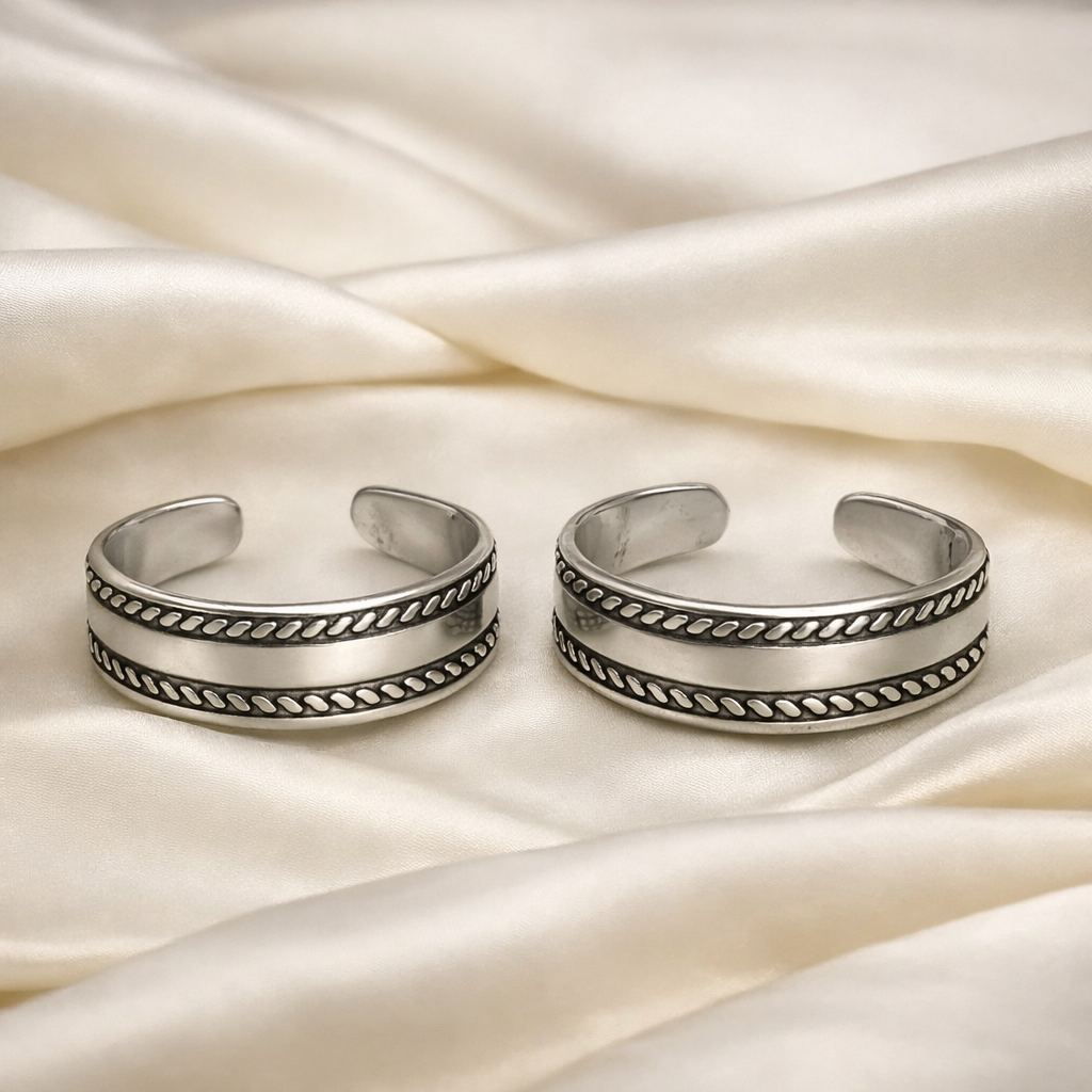 Taraash 925 Silver Antique Stylish Design Toe Ring For Women