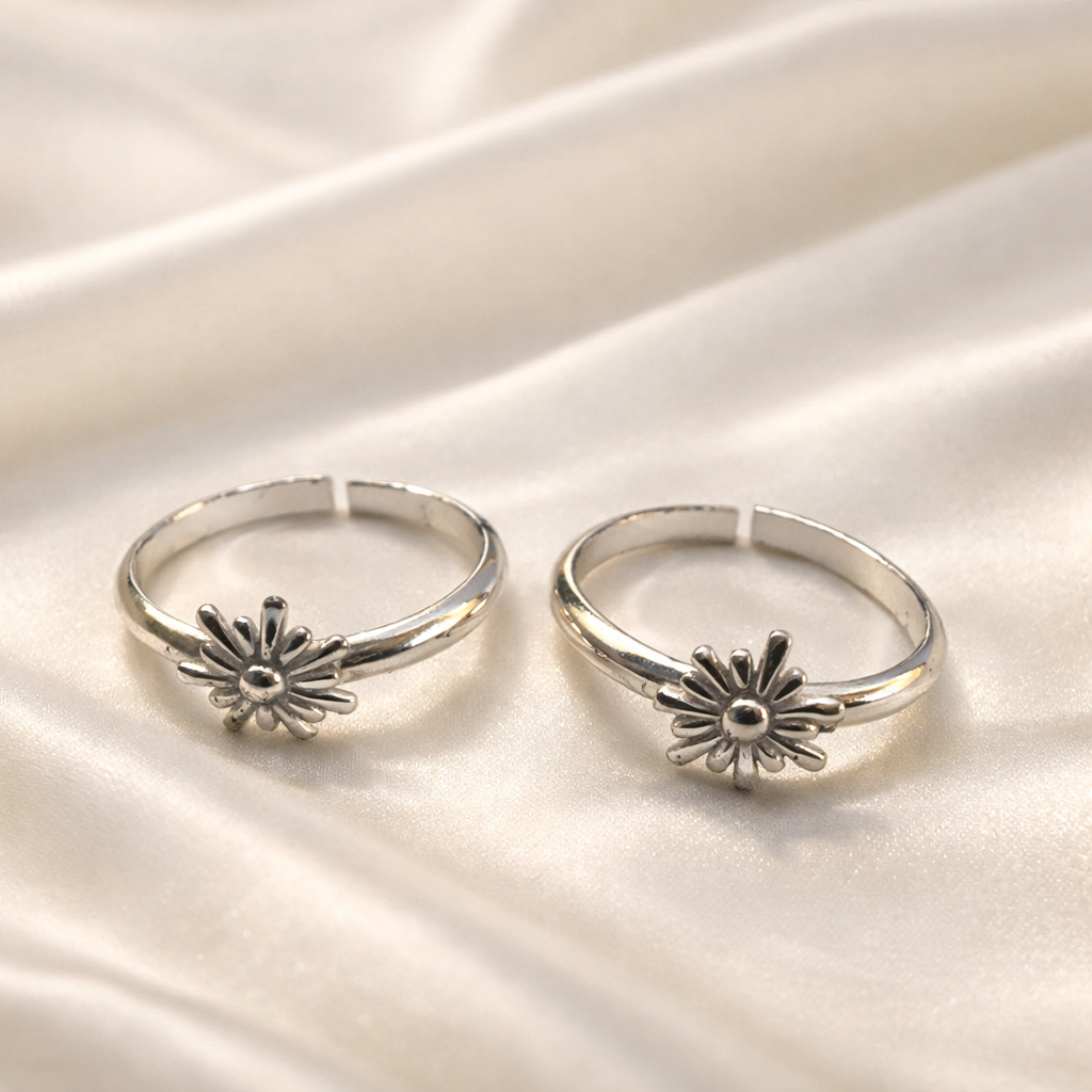 Taraash Sterling Silver Adorable Modish Floral Toe Ring For Women LR1207S