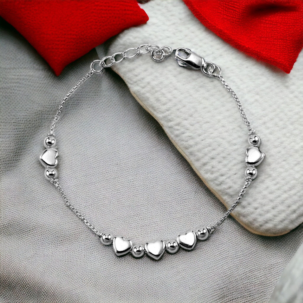 Wholesale Simple Girls Heart Shaped Four Leaf Clover Silver Bracelet -  China Silver Bracelet and Four Leaf Clover Bracelet price |  Made-in-China.com