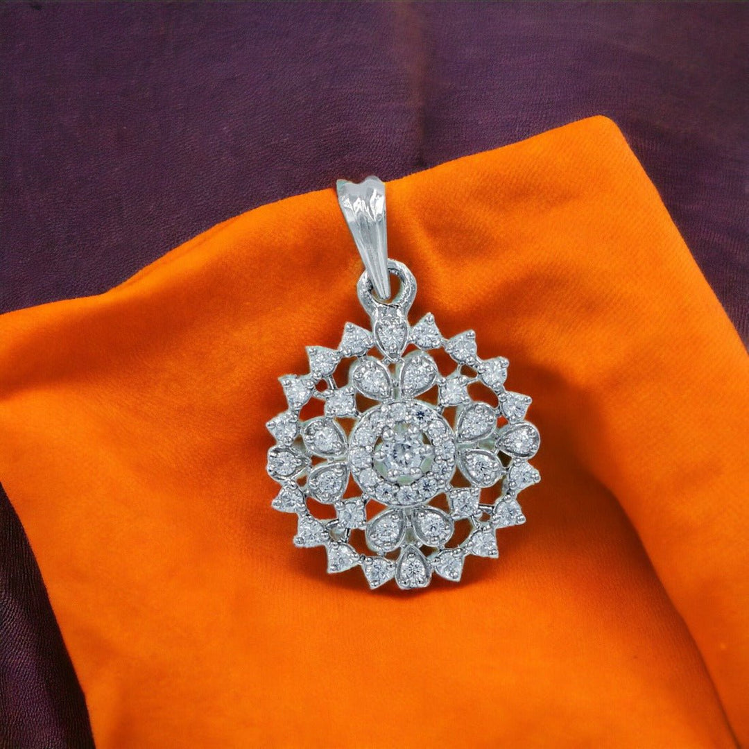 Taraash 925 Sterling Silver CZ Floral Pendant With Chain For Women - Taraash