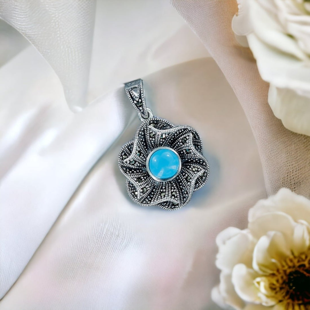 Taraash 925 Sterling Silver Floral Pendant For Women - Taraash