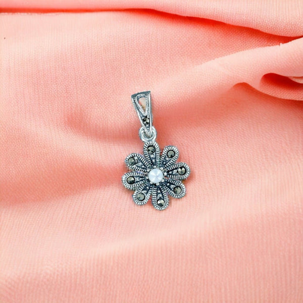 Taraash 925 Sterling Silver Floral Pendant For Women - Taraash